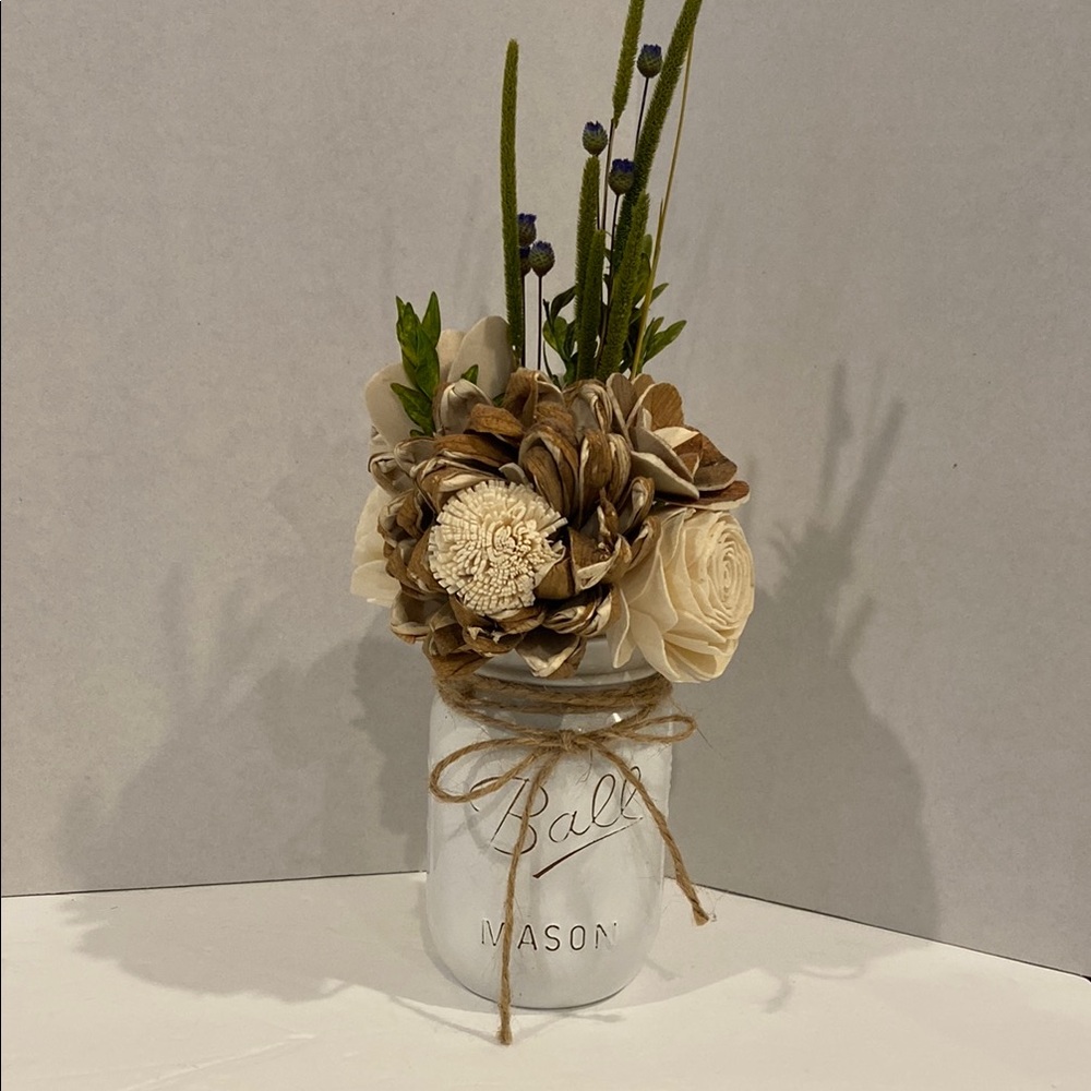 EUC Farmhouse Mason Jar Decor